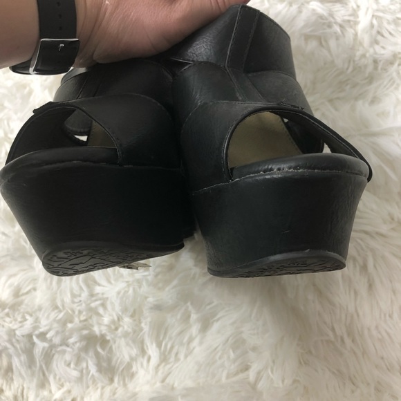 Black wedge heels - Picture 3 of 5